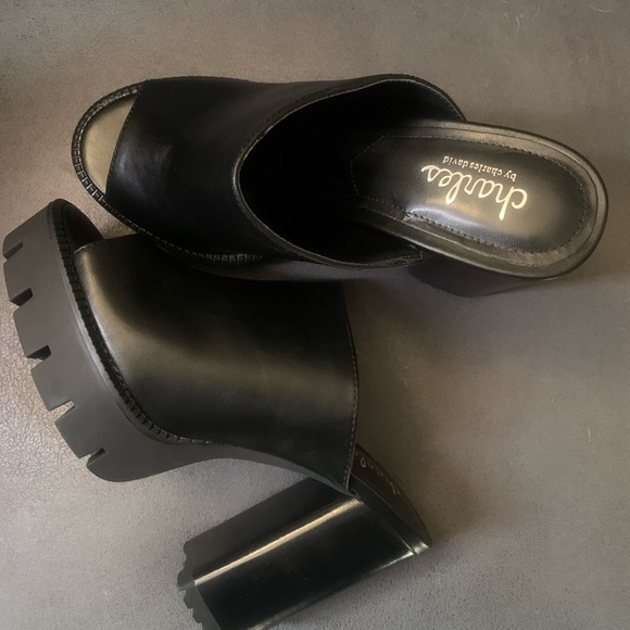 Charles by Charles David Platform Black leather sandals. Size 7.5 - Picture 4 of 5